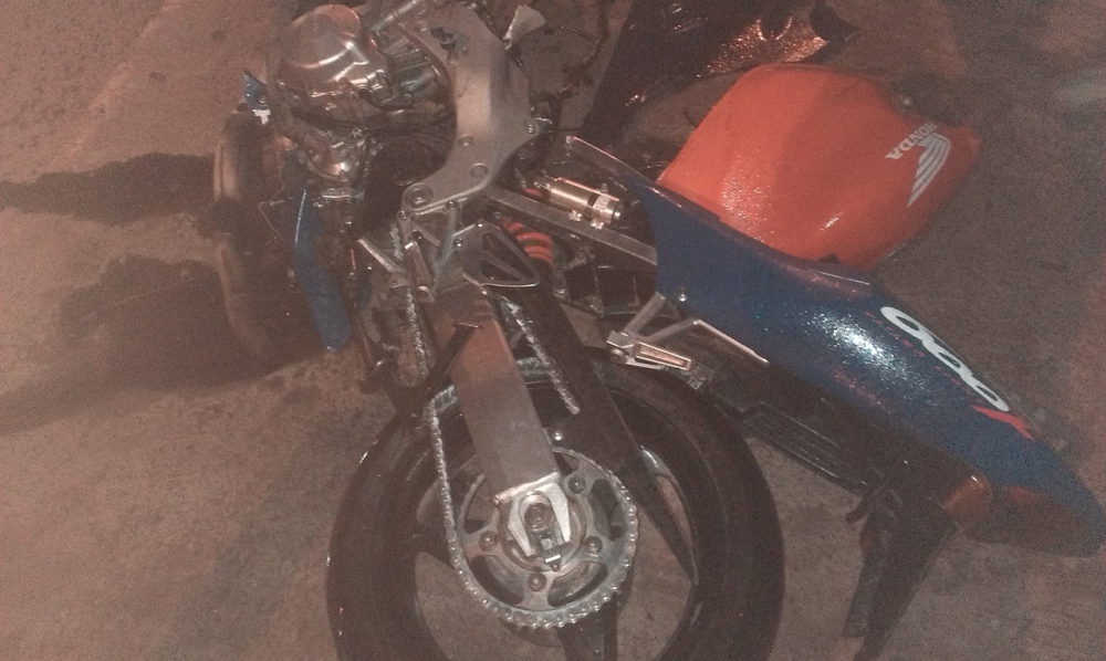 В иваново разбился. В Иваново разбился мотоциклист. Мотоцикл аварии Хонда красный.