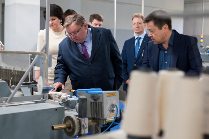 Навтекс наволоки. Навтекс Наволоки директор. Наволоки. Фото ткацкого производства с улицы.