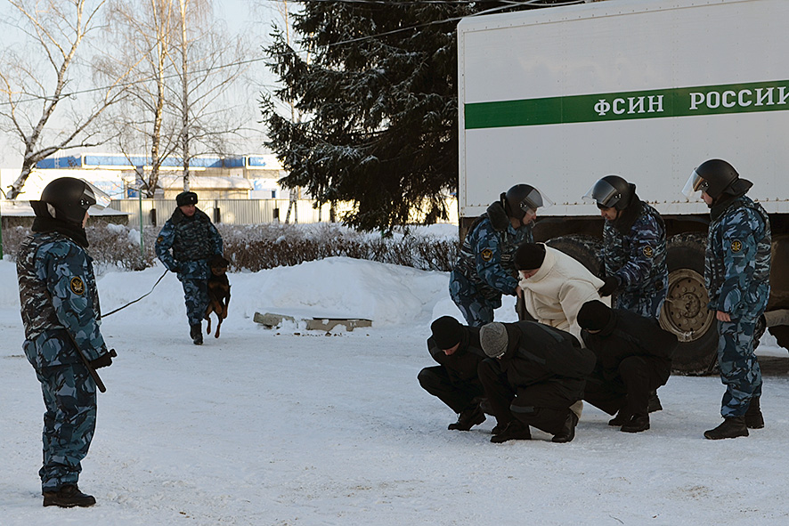 Конвоирование в пешем порядке. УФСИН конвой Иваново. Конвой осужденных. Конвоирование заключенных. ФСИН конвоирование.