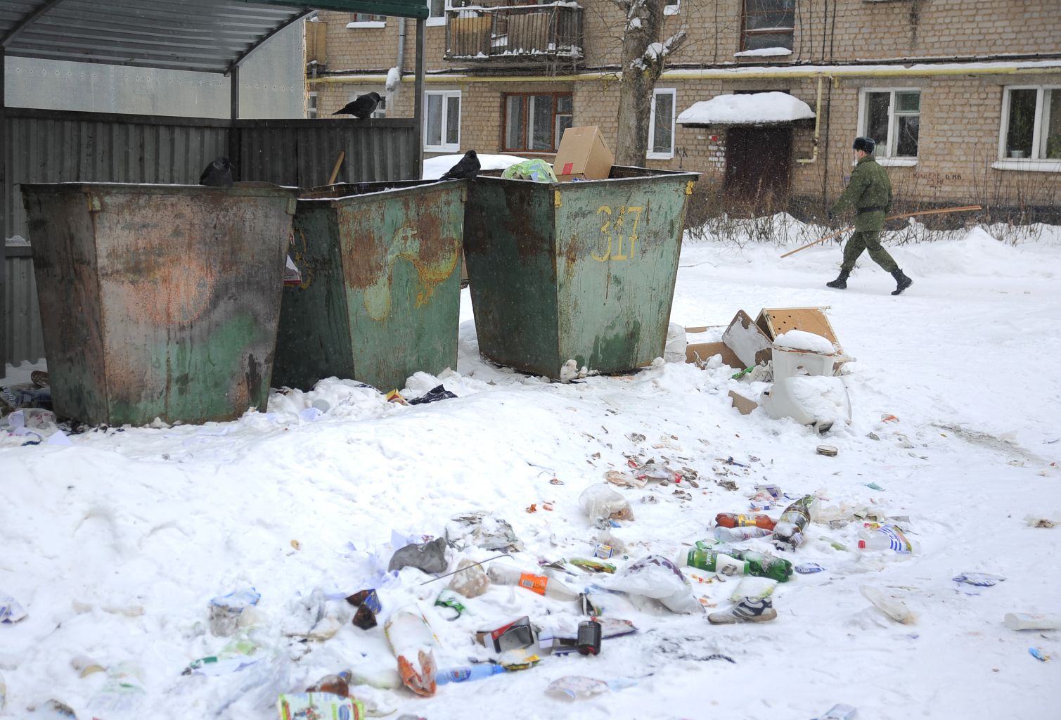 Заснеженные дороги в Иванове стали причиной невывоза мусора лишь в 32 из 700 случаев