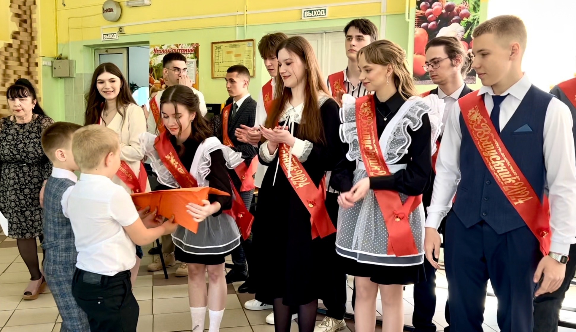 В школах Ивановской области прозвенели последние звонки