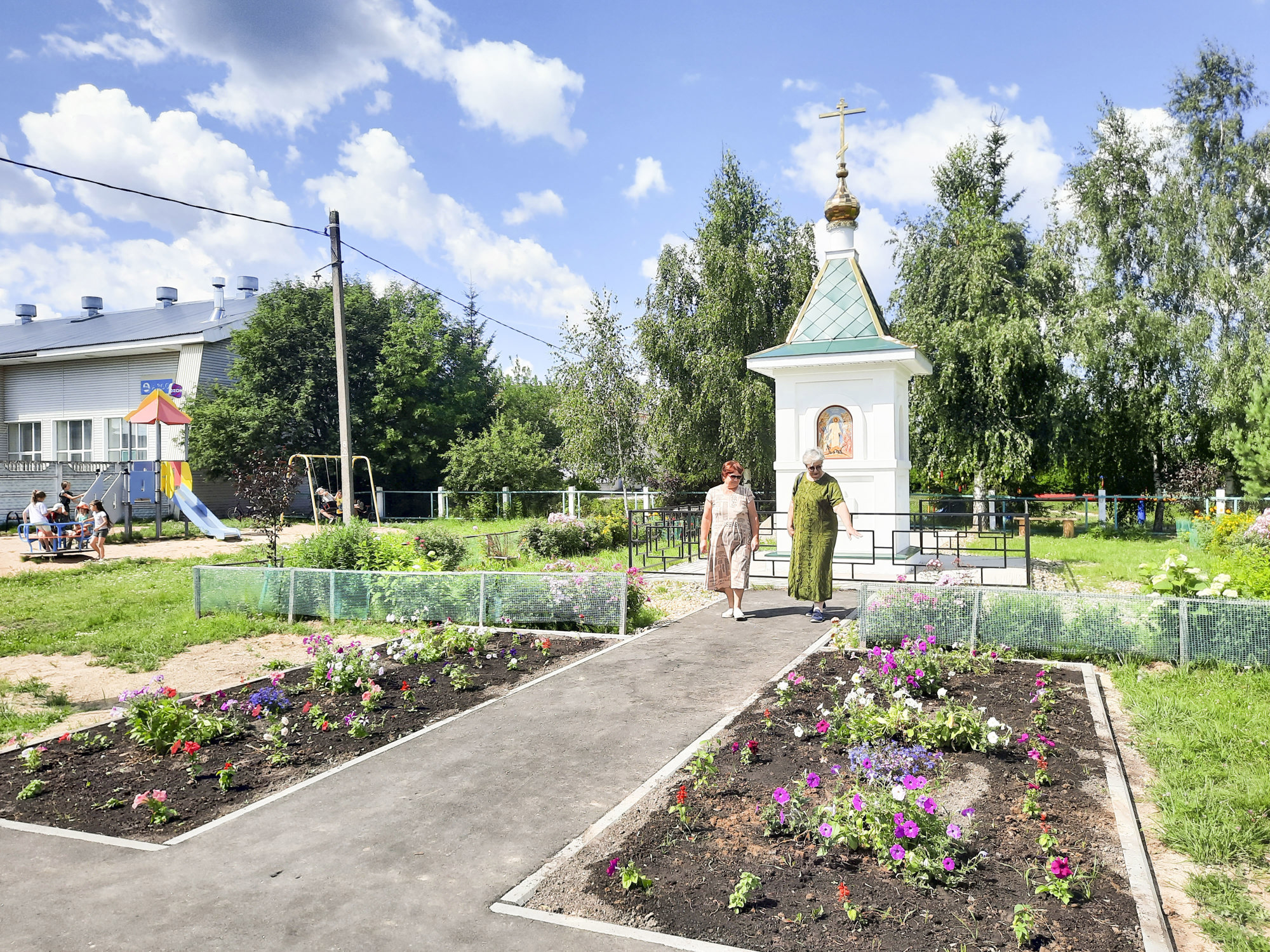Благодаря «Местным инициативам» в деревне Куликово под Ивановом обустроили сквер у часовни