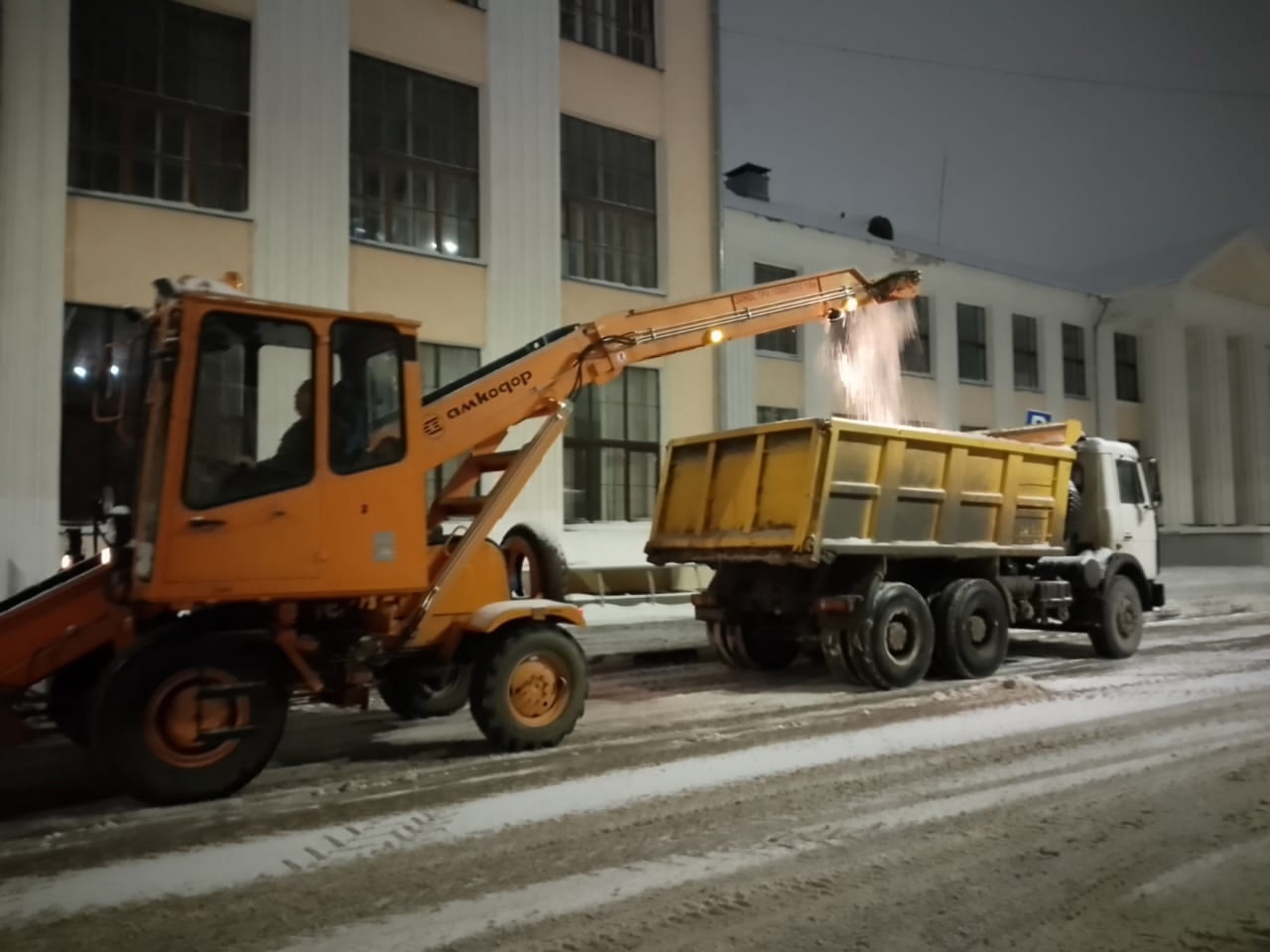 Из Иванова за одну ночь вывезли более 2000 кубометров снега